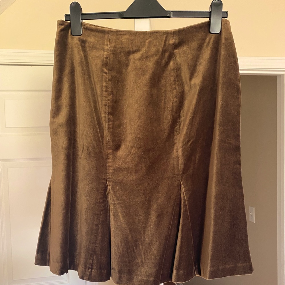 Boden Flirty Pencil Skirt. Rich brown velvet. Women size 8R.